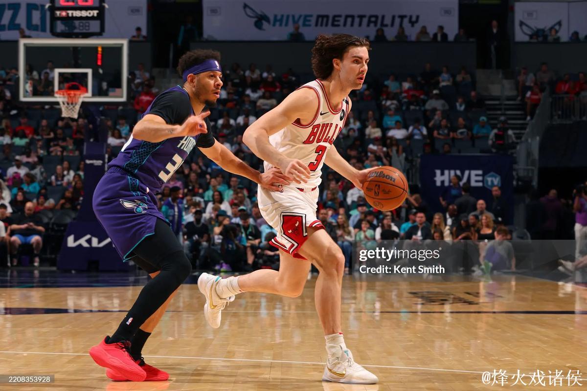 吉迪三双助力公牛惊险击败雄鹿 雷霆狂胜黄蜂迎来10连胜