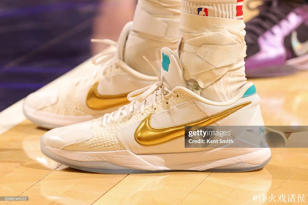 吉迪三双助力公牛惊险击败雄鹿 雷霆狂胜黄蜂迎来10连胜